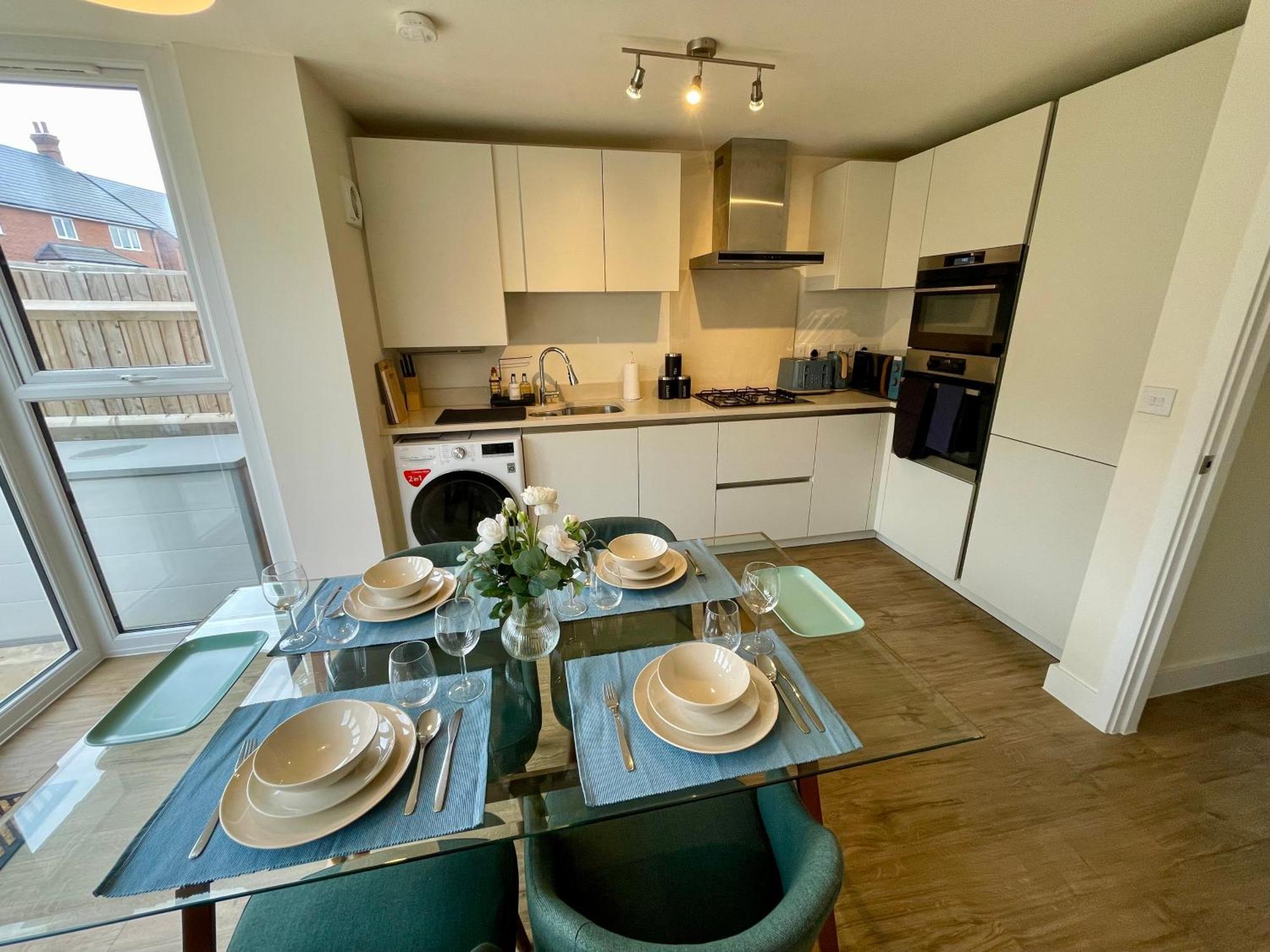 3-Bedroom Luxury Stay With Free Parking Market Harborough Exterior photo