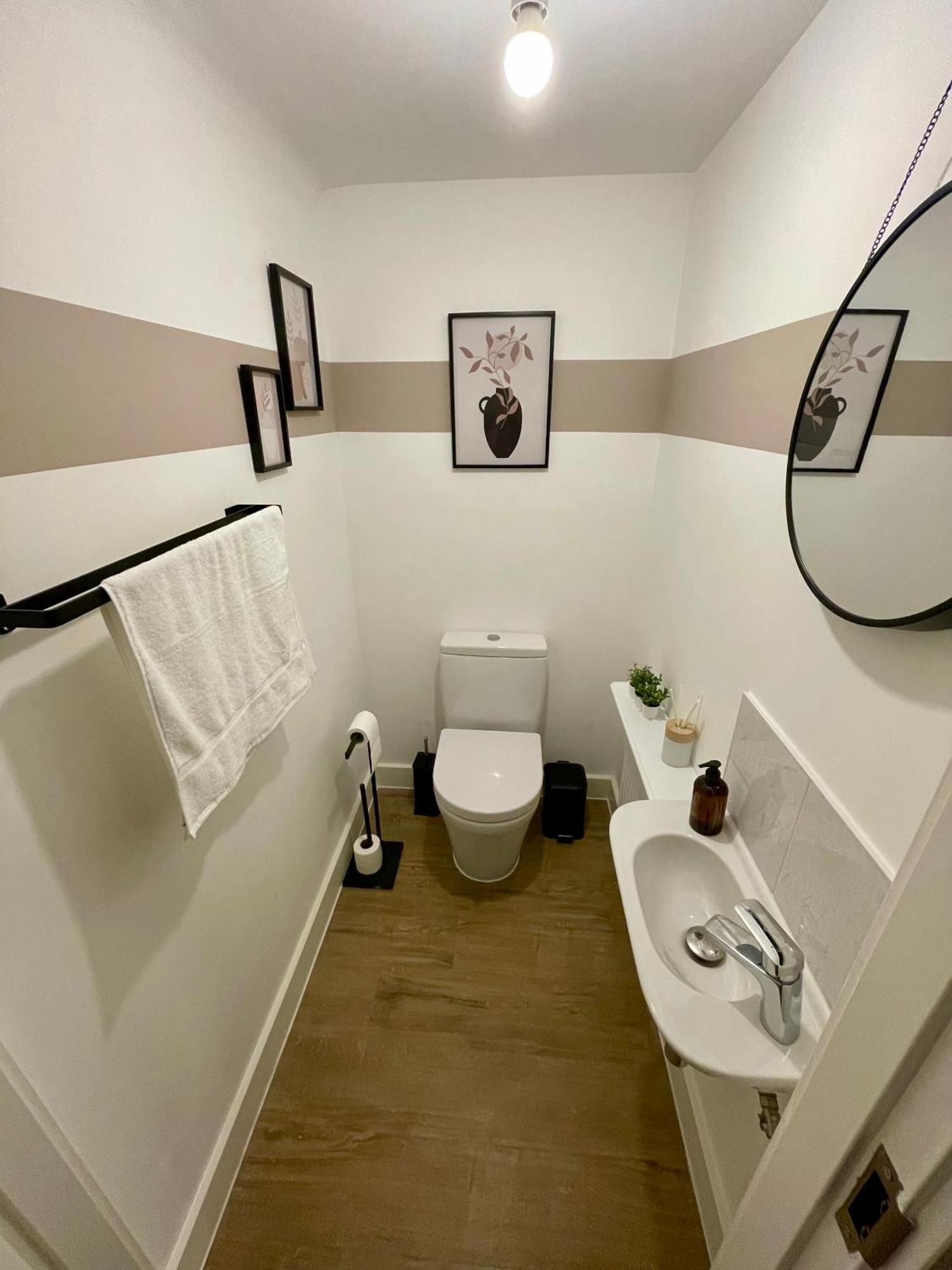 3-Bedroom Luxury Stay With Free Parking Market Harborough Exterior photo